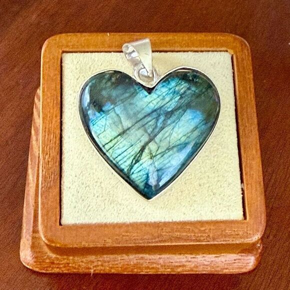 Stunning Large Labradorite Heart Pendant Necklace Womens Statement Piece New - Picture 1 of 8